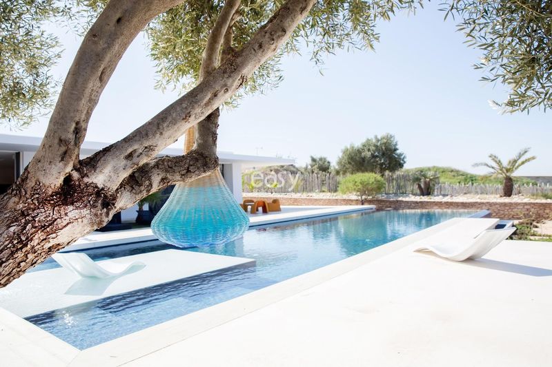 Where to Find Various Types of Movie Sets and Filming Locations Effectively?